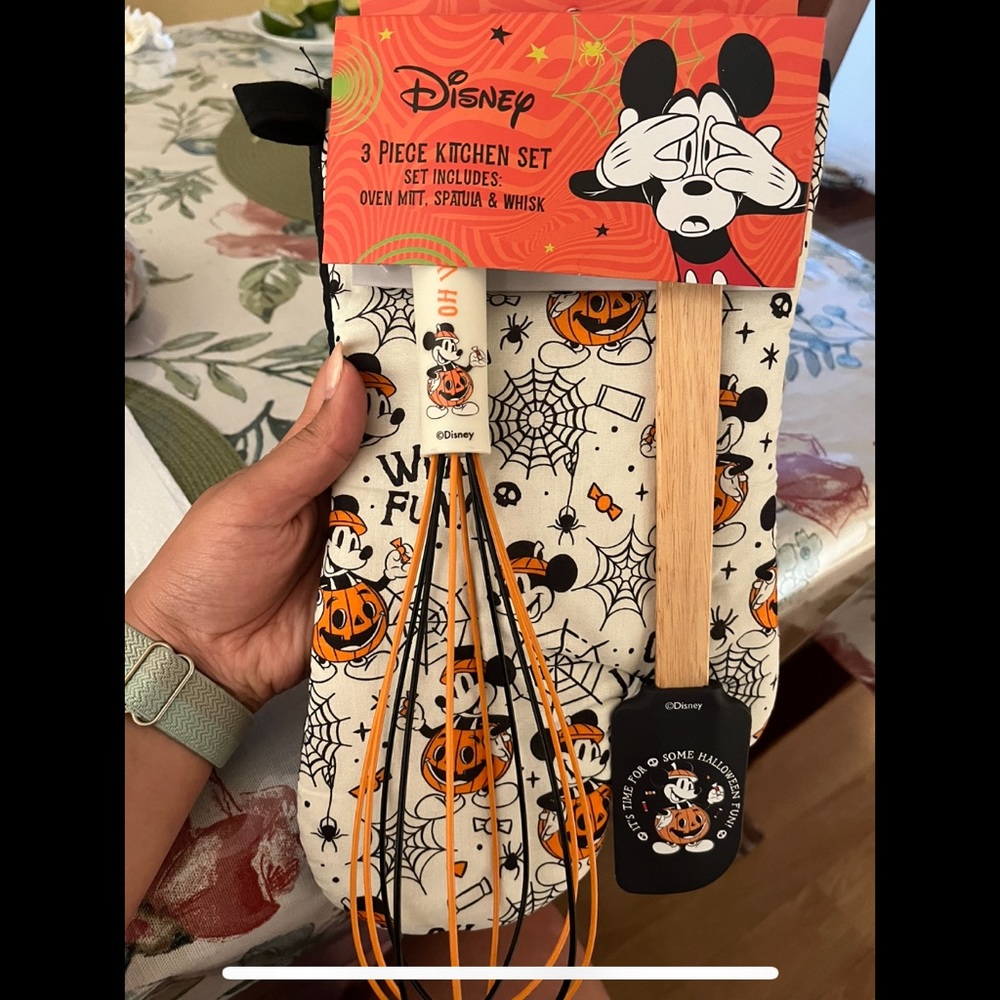 Disney Halloween Mickey mouse pumpkin kitchen set
